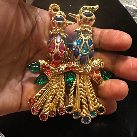 Vibrant Gold and Jewel-Toned Parrot Brooch - Picture 4 of 5